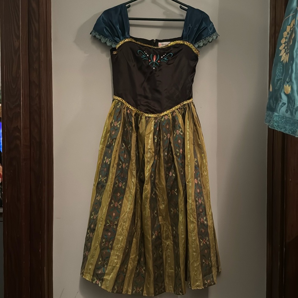 Anna’s dress for Elsa’s coordination